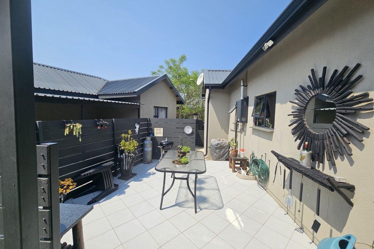 Charming 2-Bedroom Home in Zandspruit Valley - Photo 3