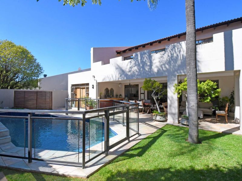 Spacious family home in ultra secure complex with full back up water and power - Photo 2