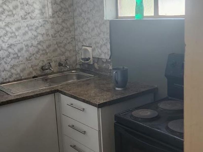 2 Bedroom Apartment in Kwaggasrand, Pretoria - Photo 2