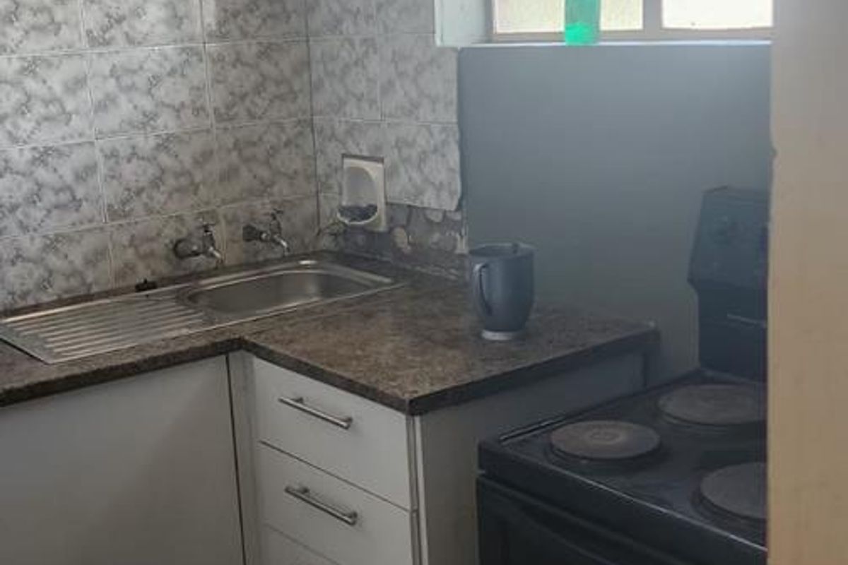 2 Bedroom Apartment in Kwaggasrand, Pretoria - Photo 2