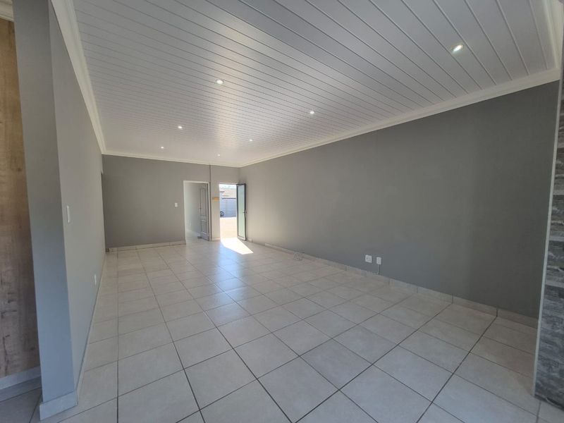 Charming 4-Bedroom Duet in Island View, Mossel Bay - Photo 9