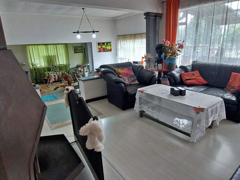 Entertainers Home Requiring TLC - Photo 3