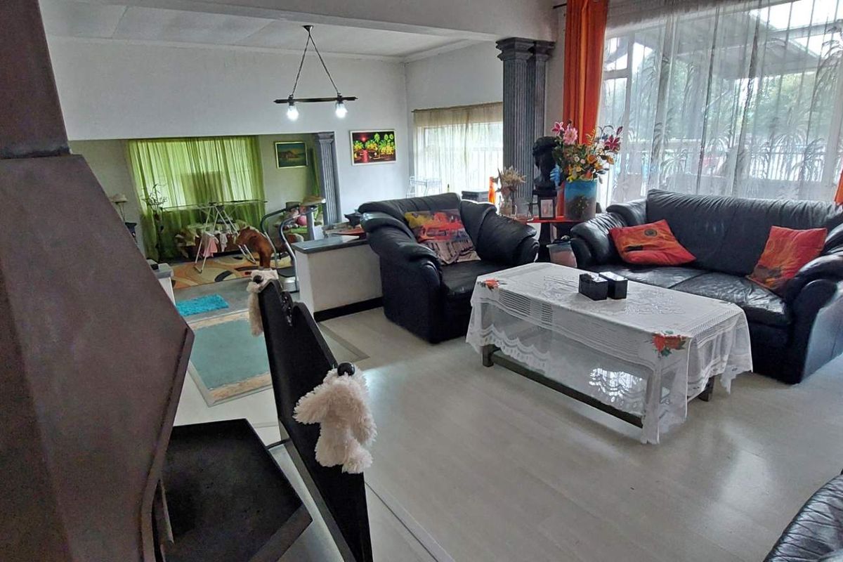 Entertainers Home Requiring TLC - Photo 3