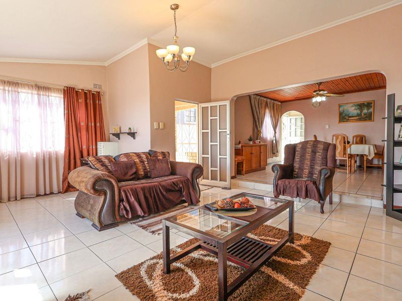 Elevated 3 Bedroom Duplex with Endless Potential – Montford, Chatsworth - Photo 6