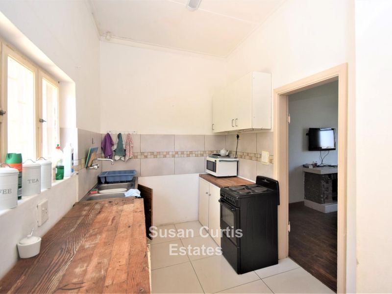 Prime Location - Photo 6