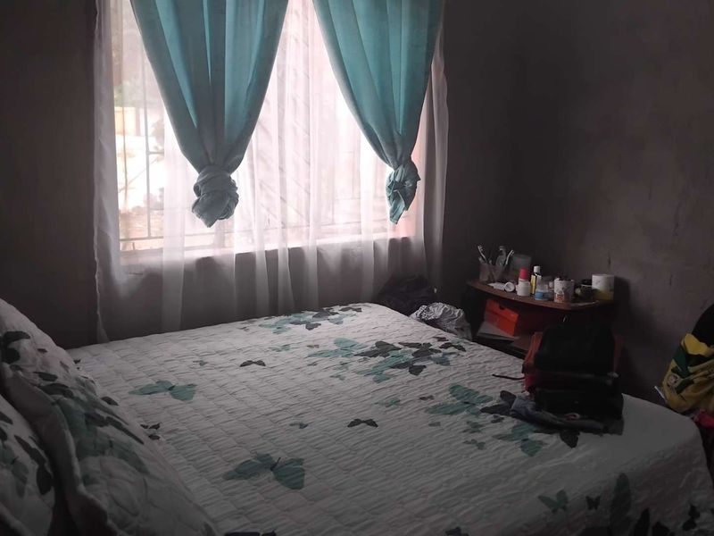2 Bedroom House For Sale in Soshanguve W - Photo 4