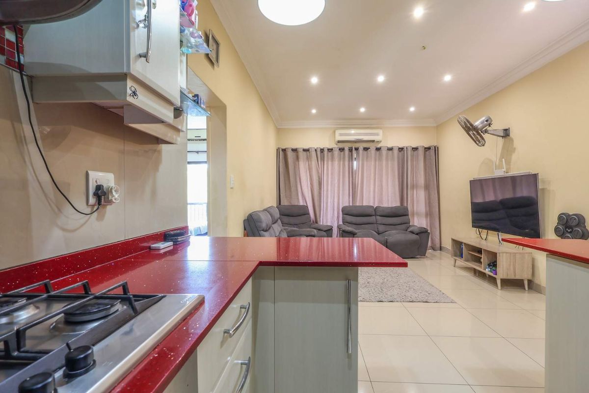 Stunning Two Bedroom Unit In Lakeridge Estates - Photo 2