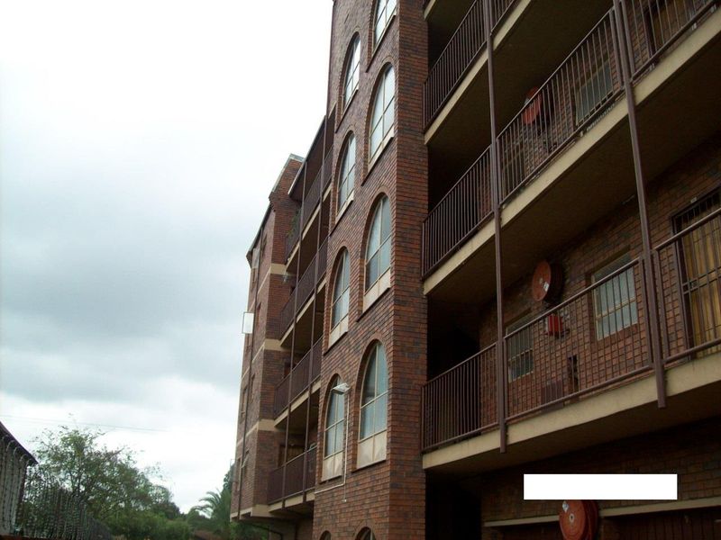 BACHELOR FLAT TO RENT IN PRETORIA WEST - Photo 3