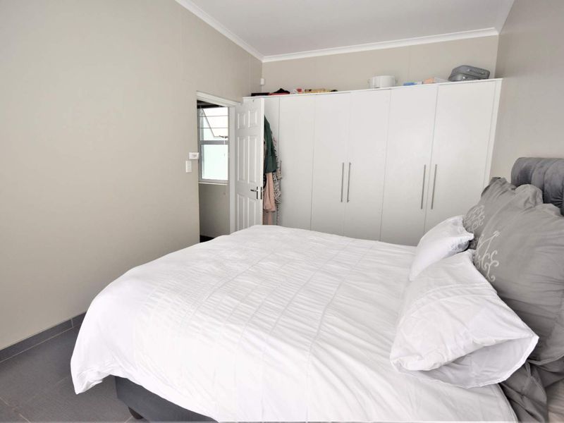 Stunning 3-Bedroom Apartment with Modern Amenities and Security Features - Photo 8