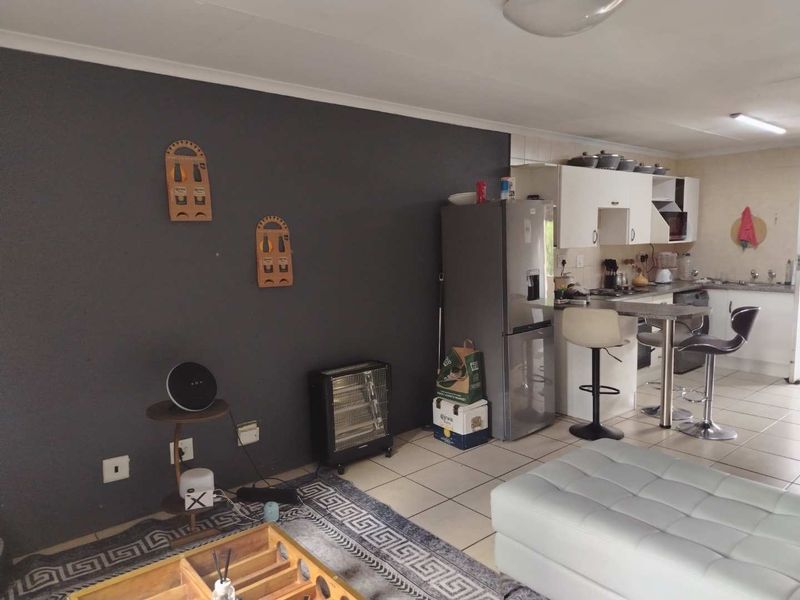 Discover Comfort: Rent This Charming 2BR Now! - Photo 5