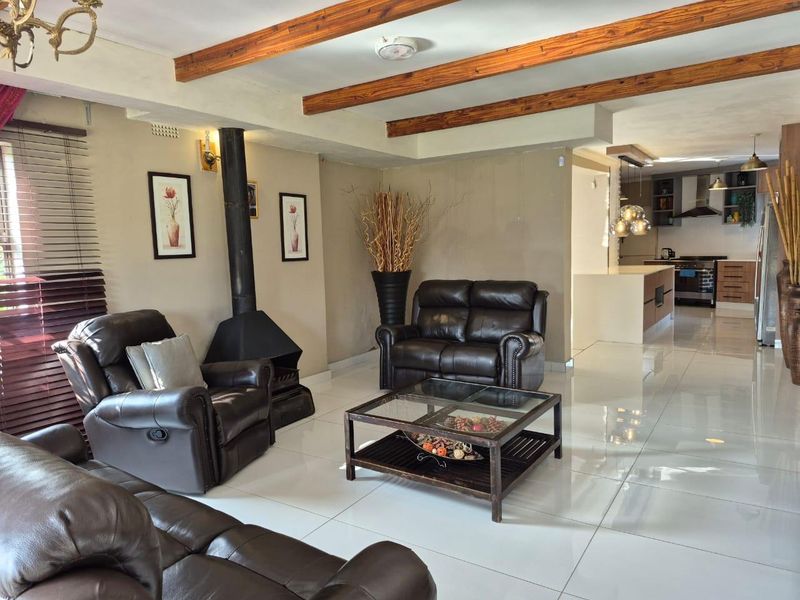 Large Family Home for Sale with Flatlet - Photo 6