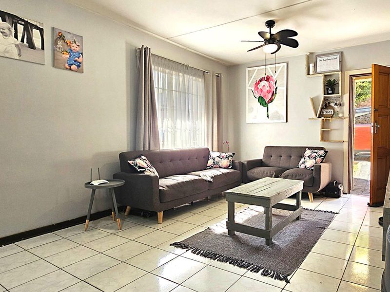 Pet-Friendly Gem with Spacious Living in Radiokop - Photo 3
