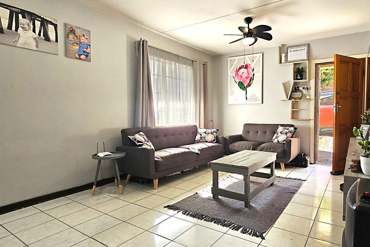 Pet-Friendly Gem with Spacious Living in Radiokop - Photo 3
