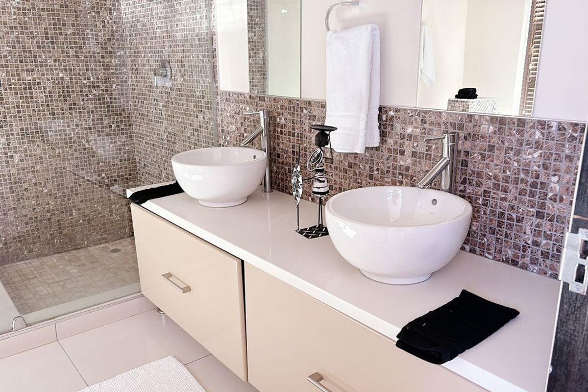 Townhouse with amazing views - Photo 3