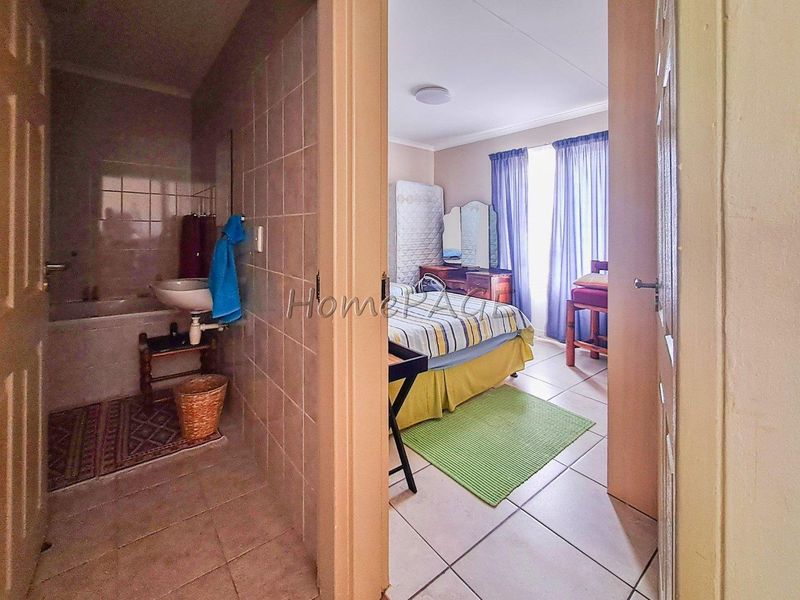 Meersig, Walvis Bay:  Quaint unit in Meersig Heights is for Sale - Photo 9