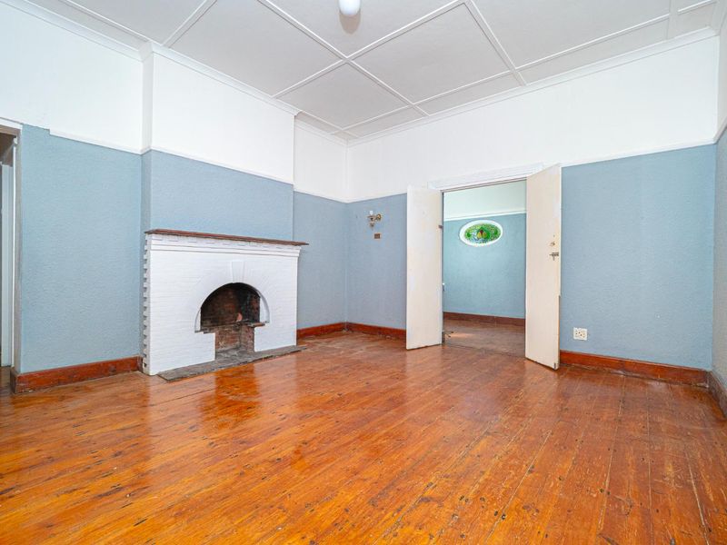 An outstanding family home waiting to be re-invigorated - Photo 9