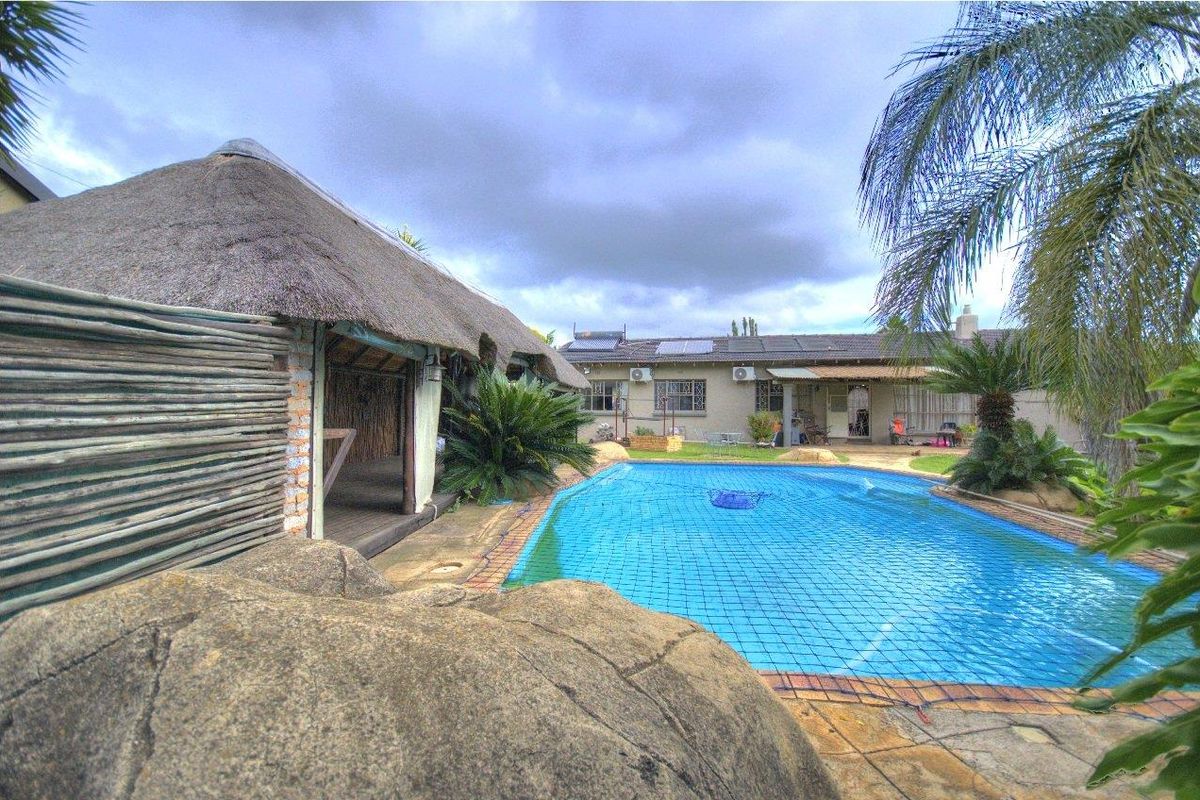 Massive Family home plus Flatlet! - Photo 5