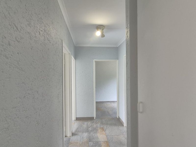 Affordable 3 Bedroom First Floor Apartment - Move In Ready. Priced To Sell !! - Photo 8