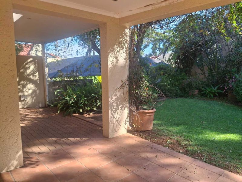 A GORGEOUS TWO BEDROOM SIMPLEX - Photo 8