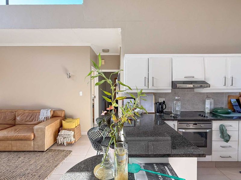 Two bedroom Apartment in Palm Lakes Estate - Photo 6