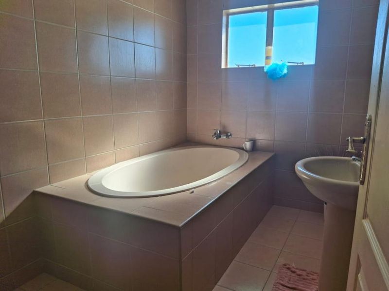 5 Bedroom Double storey House for Sale - Photo 4