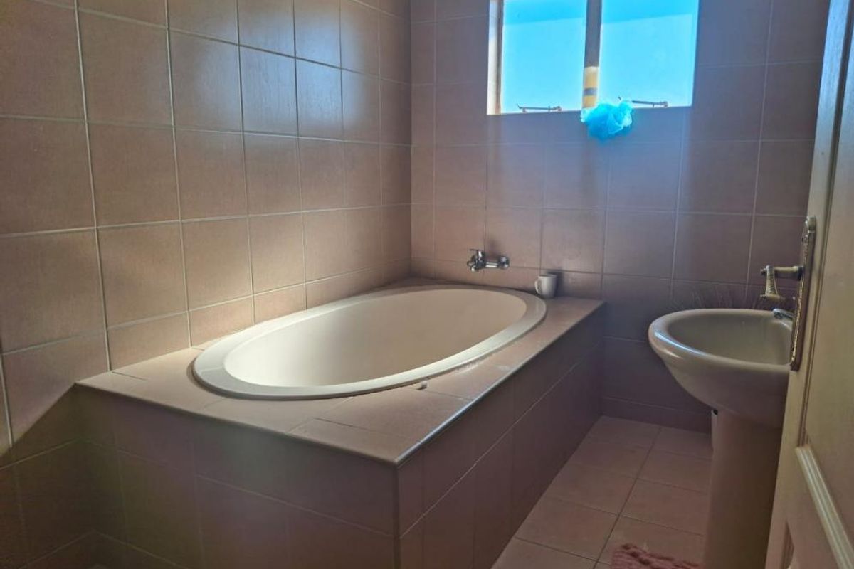 5 Bedroom Double storey House for Sale - Photo 4