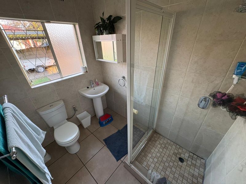 4 Bedroom Family Home with Large Flatlet in Secure Enclosed Area - Photo 8