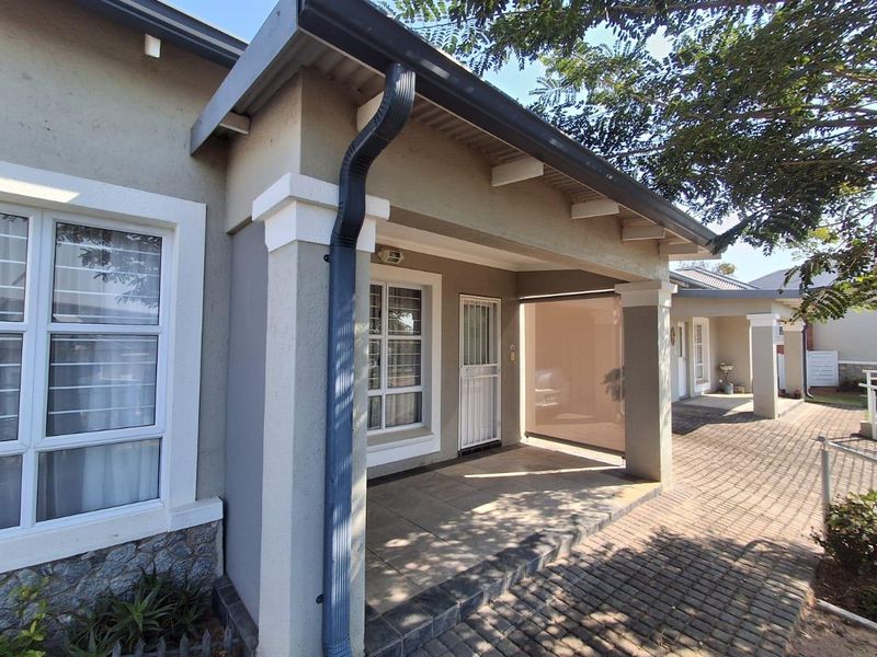 Two bedroom House in Mattafin for sale - Photo 2