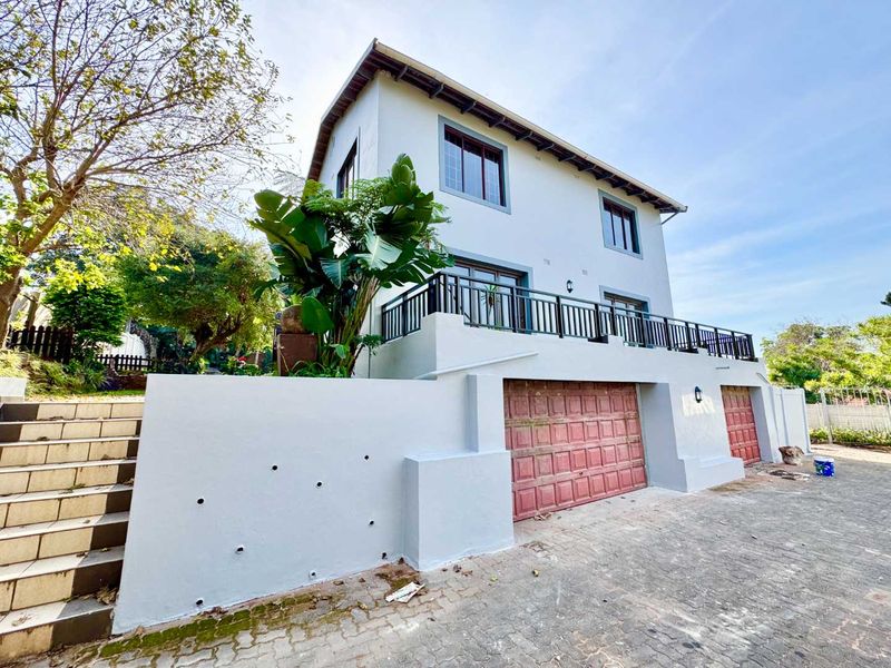 Hendra Estates - Lovely Large family Home with Granny Flat to Rent In Durban North - Photo 2