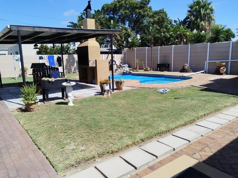 4 Bedroom House For Sale in Bothasig - Photo 3