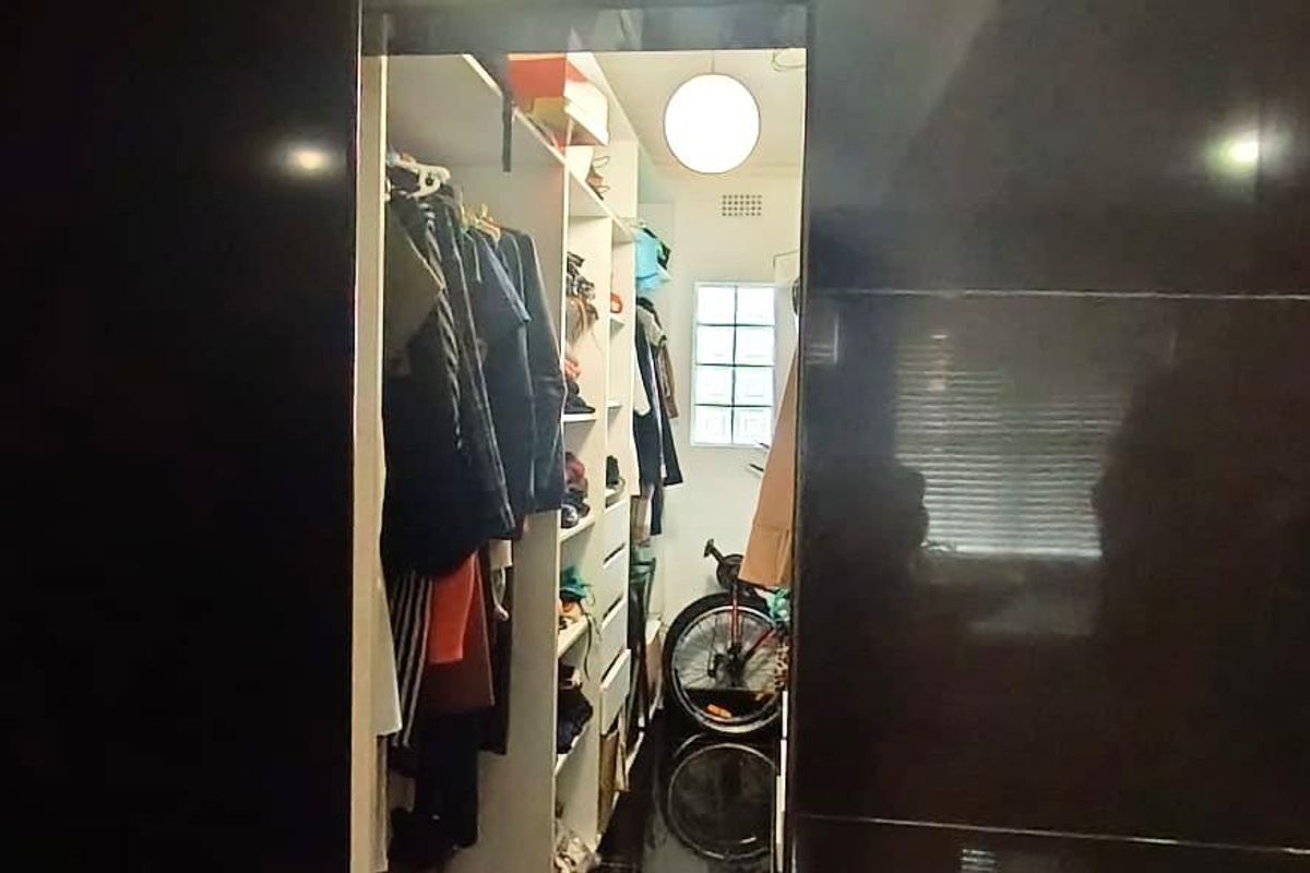 Bedroom in fully furnished shared house available for rent. - Photo 5