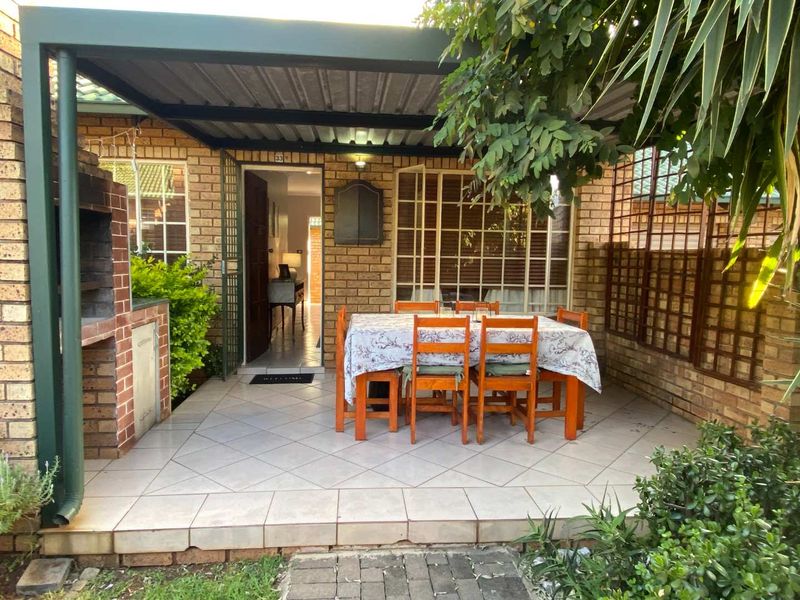 2 Townhouse for Sale in Highveld. - Photo 4