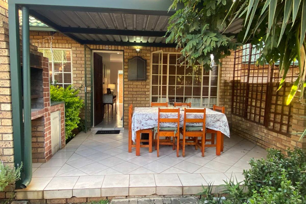 2 Townhouse for Sale in Highveld. - Photo 4