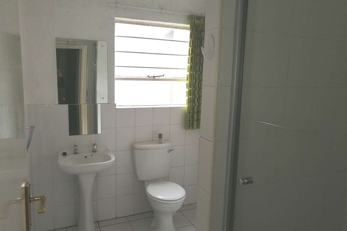 Lovely Unfurnished Unit in sought after Complex in Morningside - Photo 5