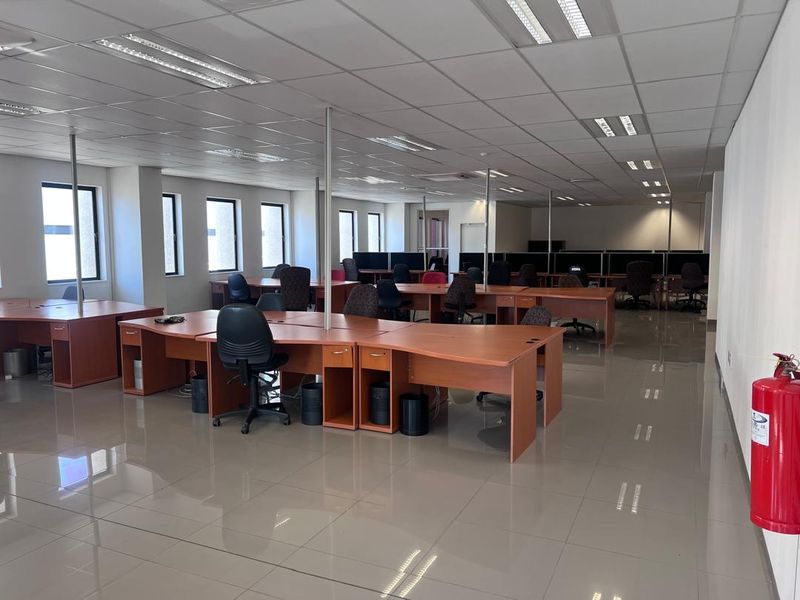 OFFICE TO LET - Photo 2