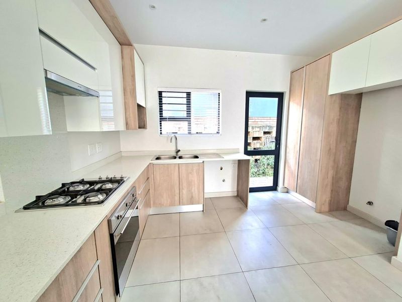 Stunning 3 bed garden duplex in Pinehaven - Photo 4