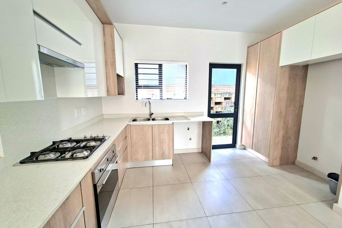 Stunning 3 bed garden duplex in Pinehaven - Photo 4