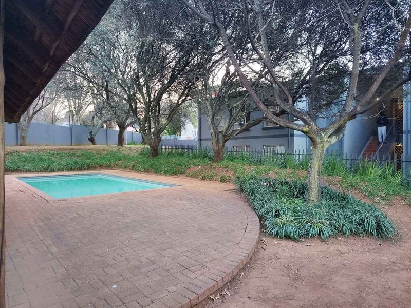R9000-00 per month rental income 3 bedroom unit - Photo 7