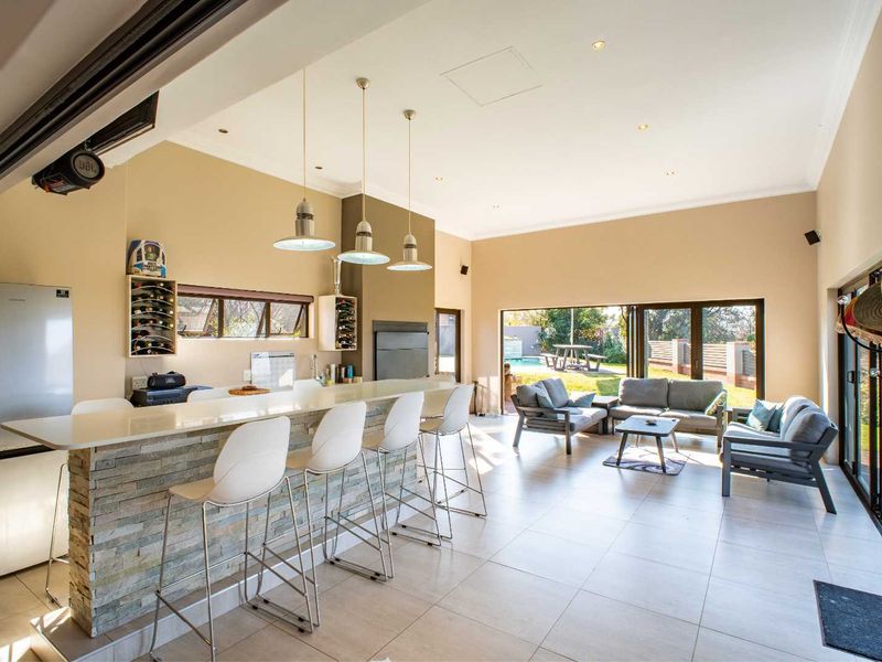 Elegant Greenbelt Retreat with 5 Bedrooms for Sale in Stone Ridge Country Estate - Photo 10