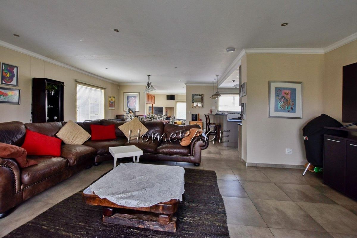 Lagoon, Walvis Bay:  Upmarket 3 Bedr Home with 2 Bedr flat is for Sale - Photo 5