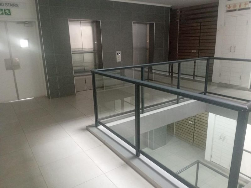 Stylish 2 bedroom 2 bathroom apartment - 1 small dog allowed - Photo 7