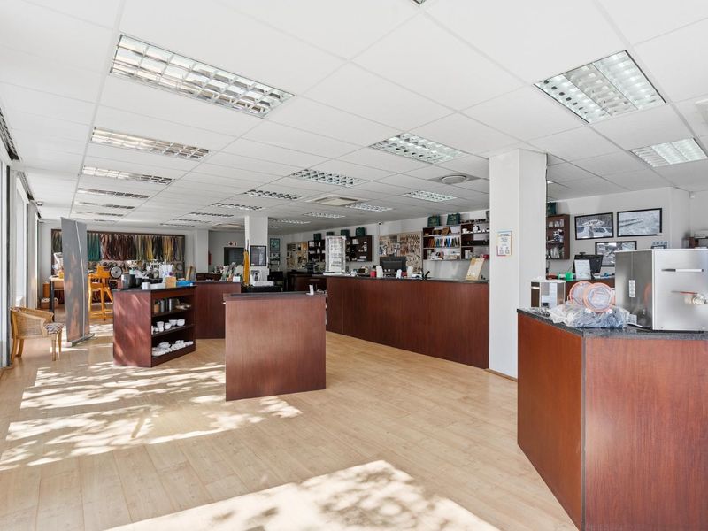 BESPOKE GARDENS SHOWROOM/RETAIL SECTION FOR SALE - Photo 2