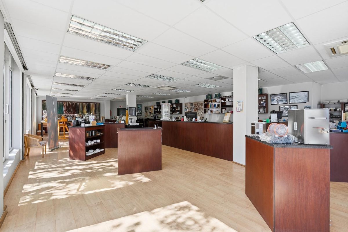 BESPOKE GARDENS SHOWROOM/RETAIL SECTION FOR SALE - Photo 2