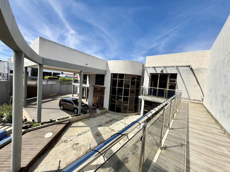 5 Bedroom Auasblick Mansion for Sale - Photo 3