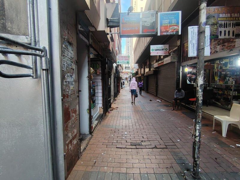 Prime Retail Space to Let in the CBD - Photo 10