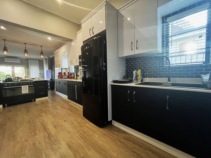 This stunning freestanding 3-bedroom family home in Seaward Estate, Ballito offers the perfect blend of coastal luxury, space, and modern convenience. - Photo 6