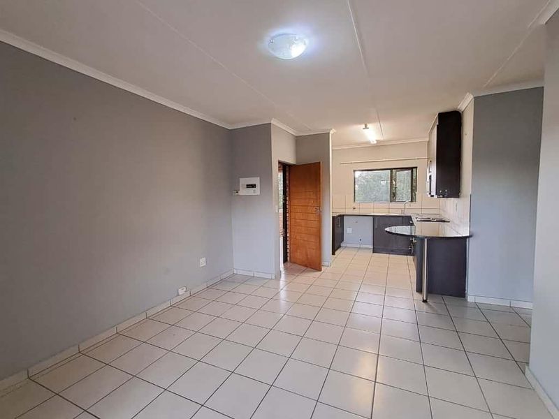 Modern Townhouse Near Malls & Schools, Pets Allowed! - Photo 8