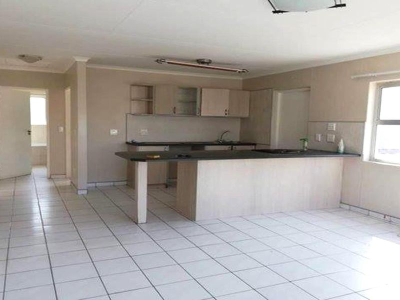 Spacious Corner Unit in a Safe and Secure Neighborhood - Photo 5