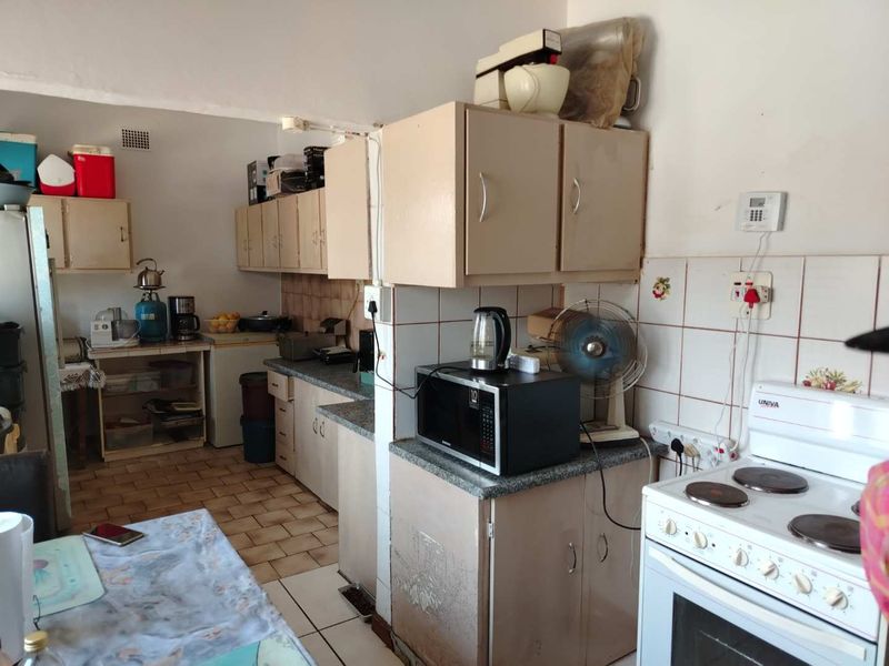 Well Located family house - Photo 3