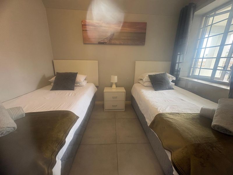 Stunning FURNISHED 2 bedroom apartment in Mont Serrat West Beach - Photo 8